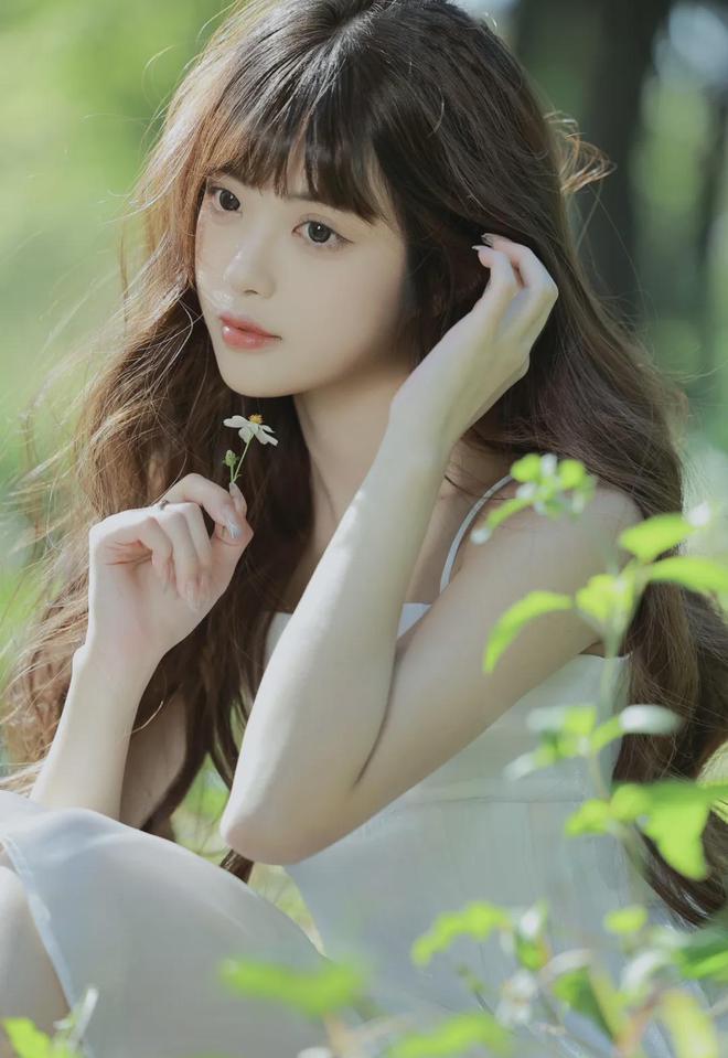 女班长自愿下裤子给我