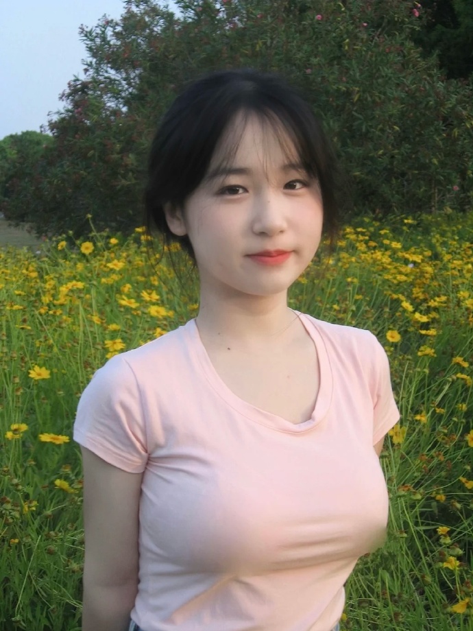 女班长脱了内裤内衣 